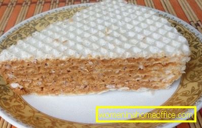 Krema od kuhanog kondenziranog mlijeka i maslaca: podmazivanje slojeva kolača